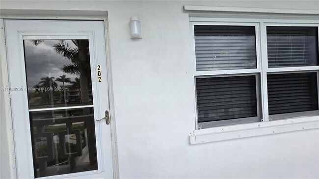 Building Photo - 467 Golden Isles Dr