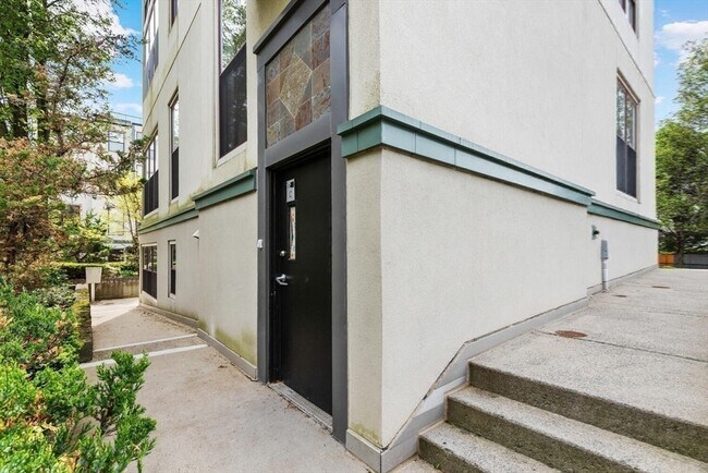 Building Photo - 87 Brookside Ave