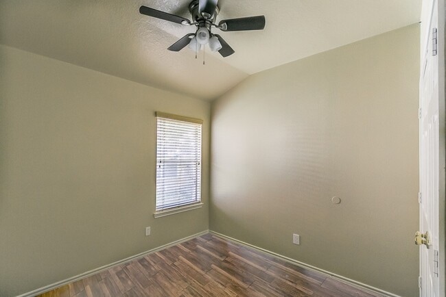 Building Photo - 22450 Highland Point Ln