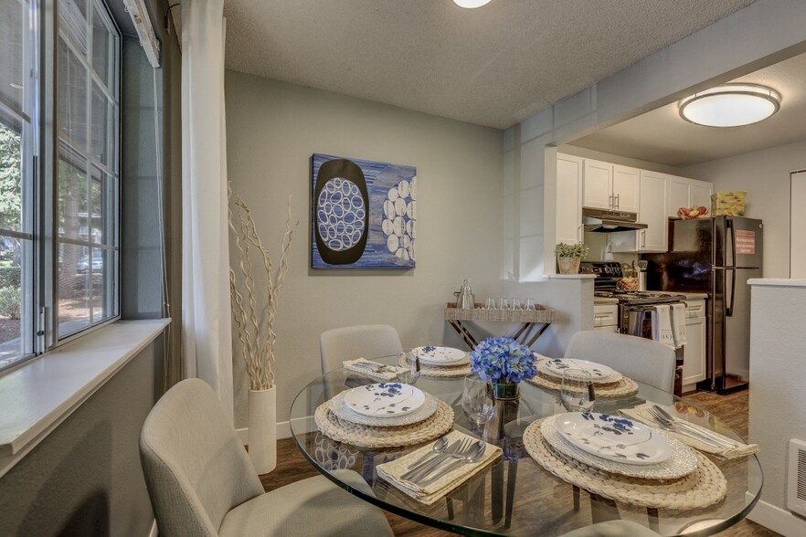 Dining Area - Cedar Crest Apartments