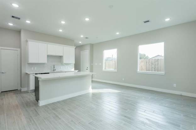Building Photo - 4536 Sunflower St