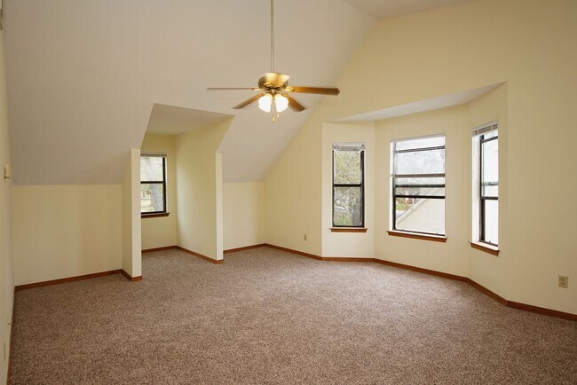 Building Photo - Waterfront Townhome in Central Niceville