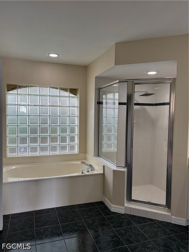 Building Photo - 11761 Pinewood Lakes Dr