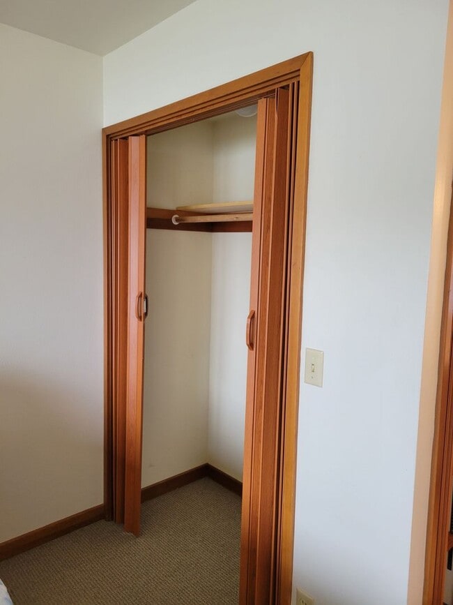 Building Photo - 2BD Condo Located in Charming Neighborhood...