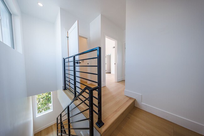 Building Photo - 1063 S Corning St