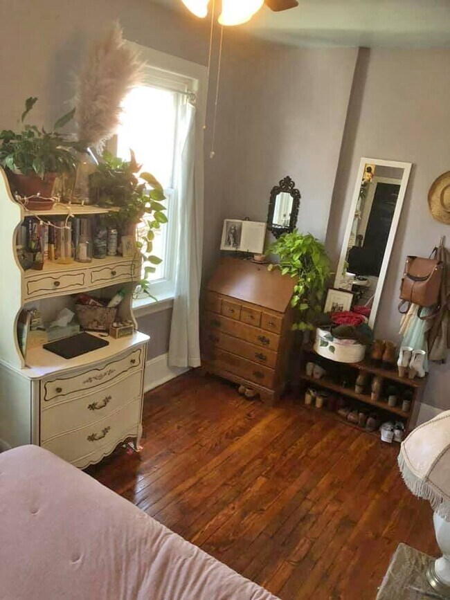 Bedroom - 5008 Beaumont Ave