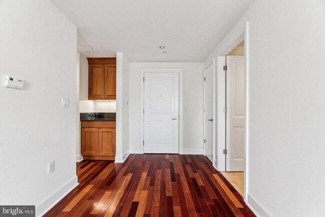 Building Photo - 1701 Locust St