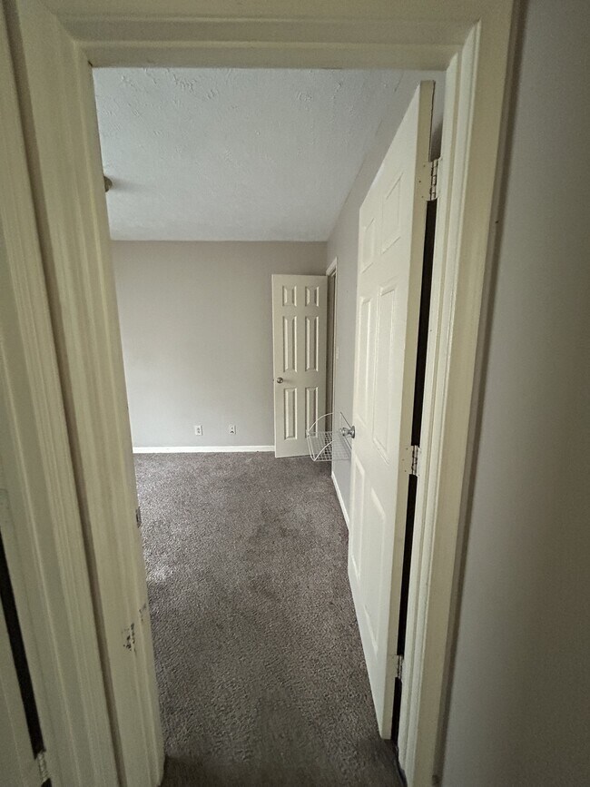 Building Photo - 2034 Carneal Ln