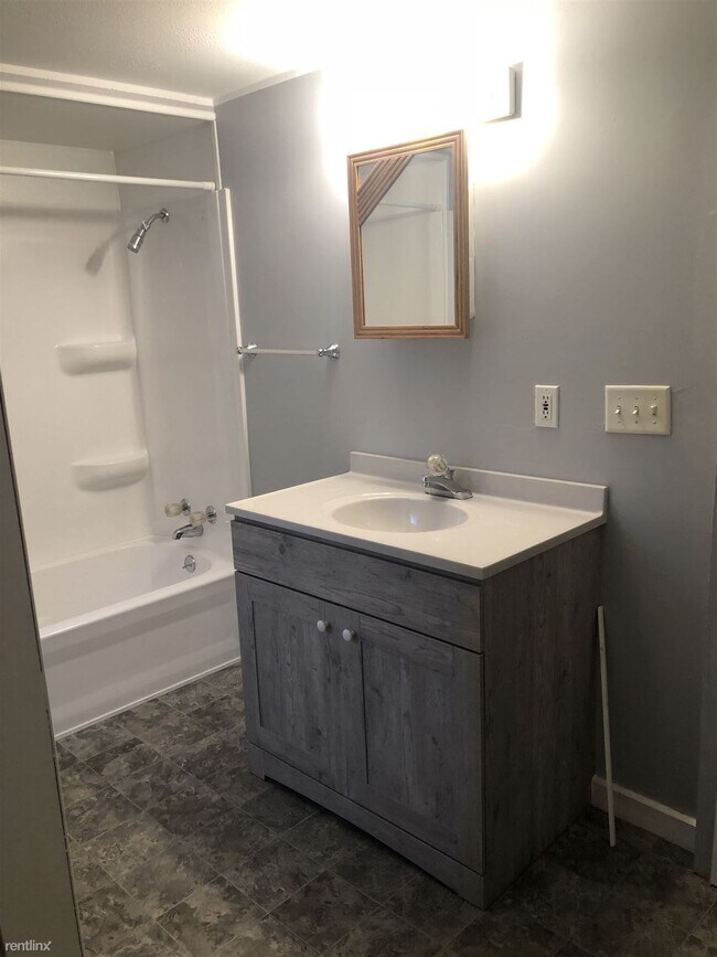 Building Photo - 4 br, 1 bath House - 1303 Throop St