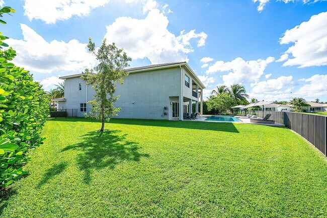 Building Photo - 19863 Meadowside Ln