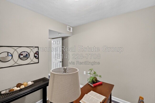 Building Photo - 6 The Knolls Ln