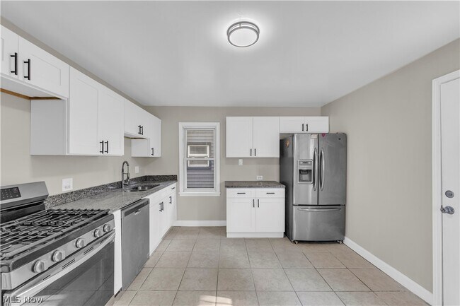 Building Photo - 3153 W 103rd St