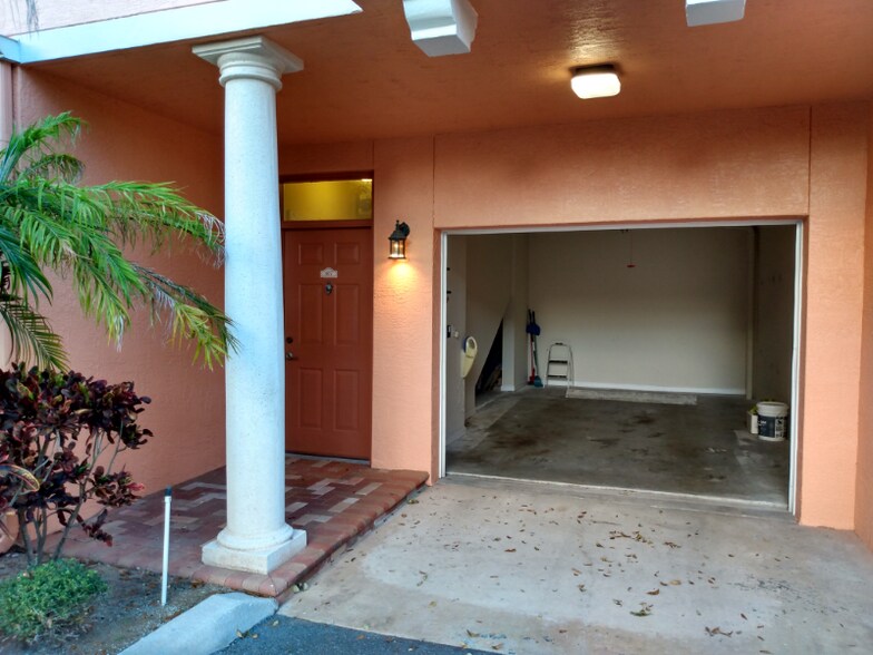 Building Photo - 1 Alta Meadows Ln