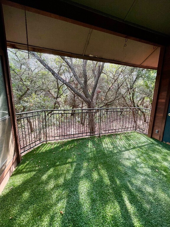 Building Photo - 4711 Spicewood Springs Rd