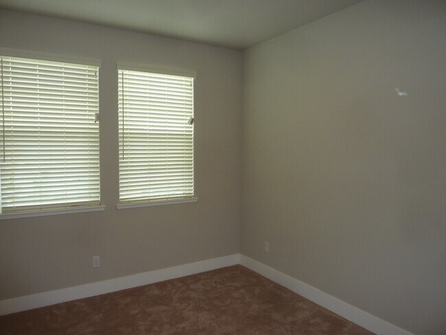 Building Photo - Spacious 3-Bed, 2.5-Bath Home in Tahoe Par...