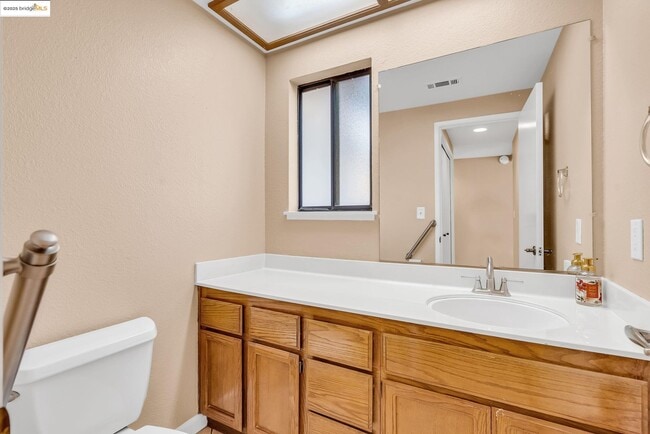 Building Photo - 4820 Ridgeview Dr