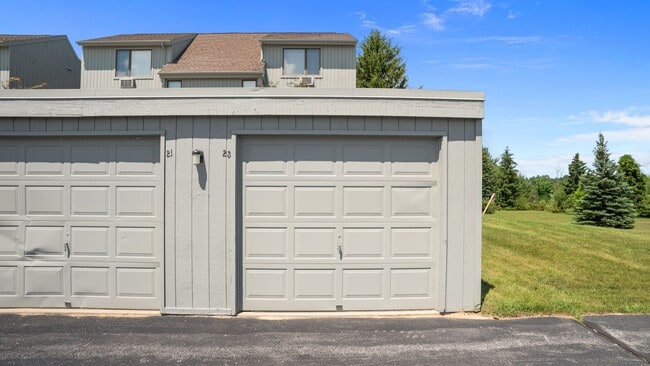 Building Photo - Off-Season Rental 2 Bedroom, 2 Bathroom Co...