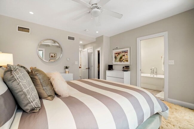 Building Photo - 16 Follen St