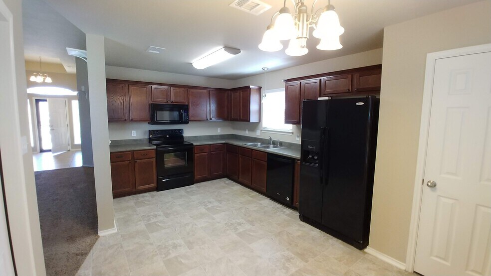 Kitchen - 1206 Abbey Rdg