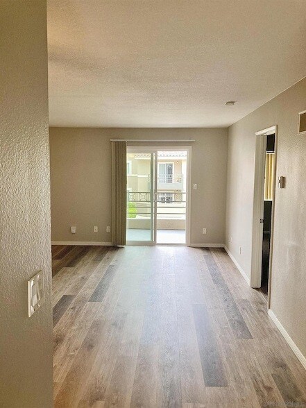 Building Photo - 7405 Charmant Dr