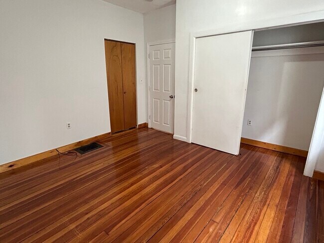 Building Photo - 9 Starbird St