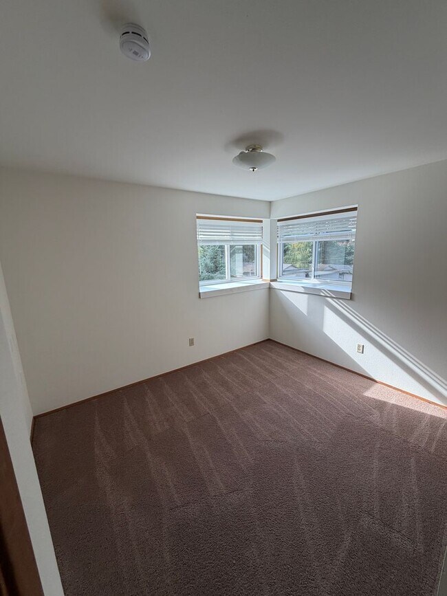 Building Photo - Bothell House in the heart of Bothell for ...
