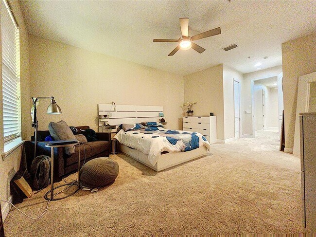 Building Photo - 3210 W Horatio St