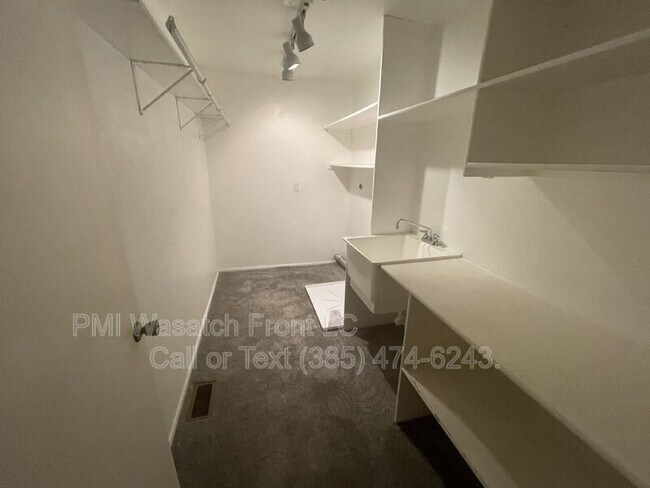Building Photo - 9140 Judd Ln