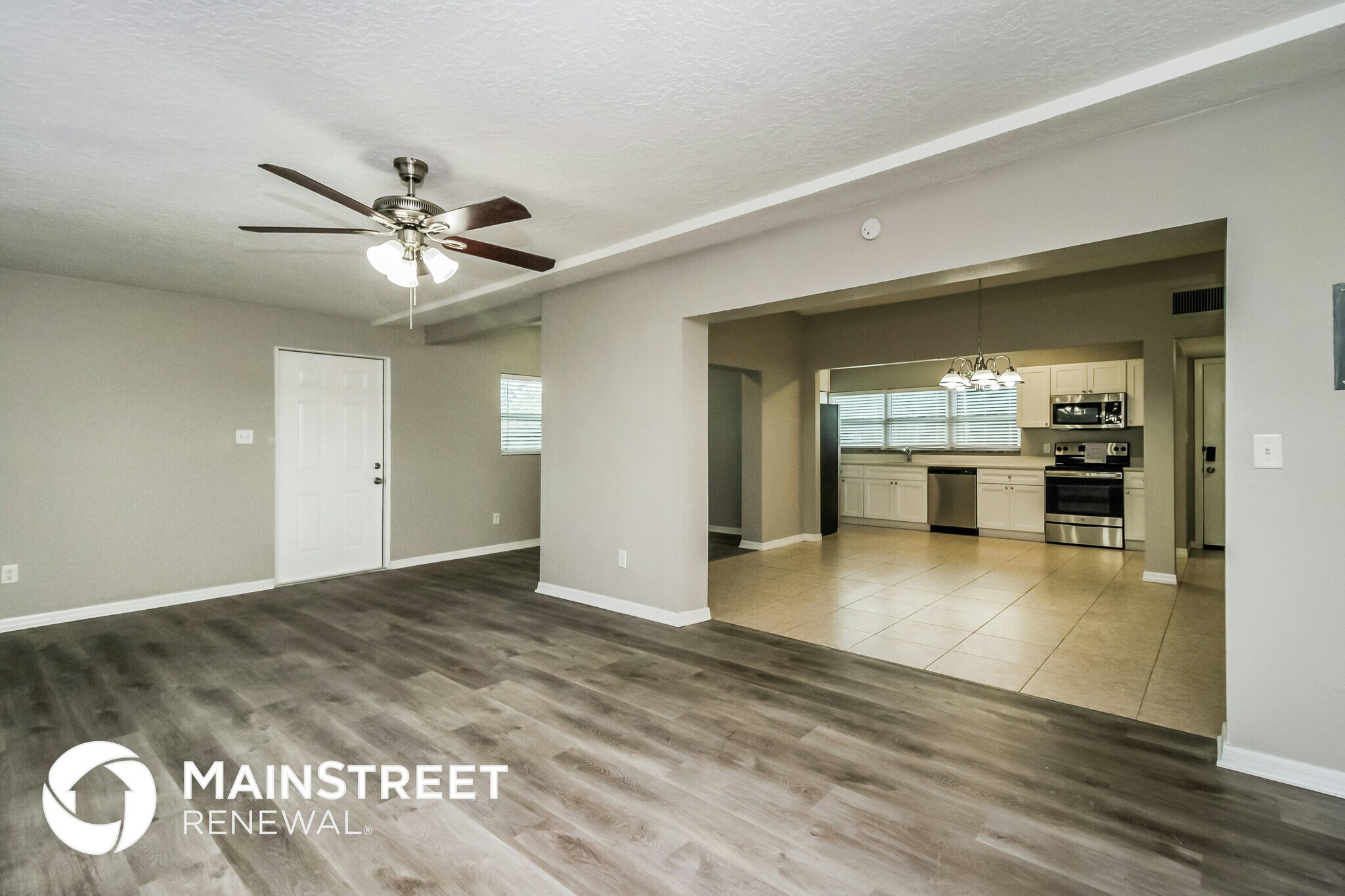Building Photo - 6007 Oakcrest Cir