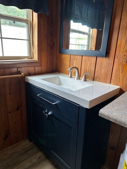 Clean, functional bathroom - 2854 Tindel Camp Rd