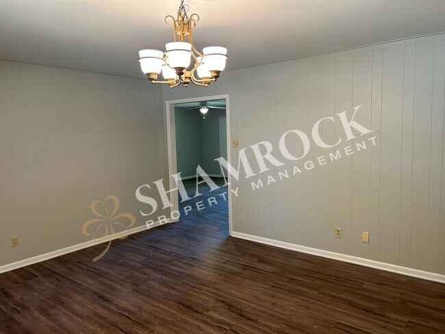 Building Photo - Updated 3/2 in Lake Air Estates