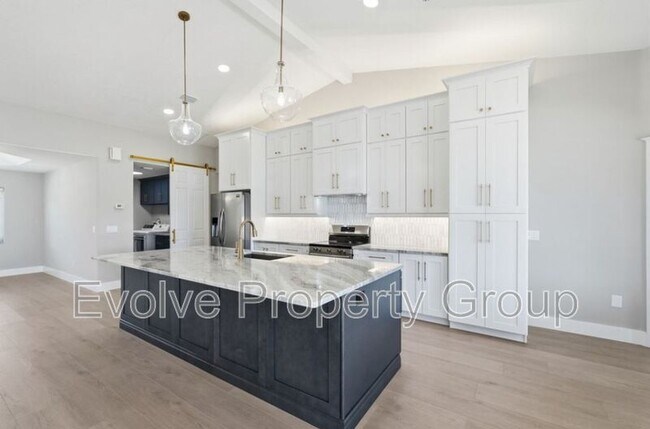 Building Photo - 470 Lambert Ave