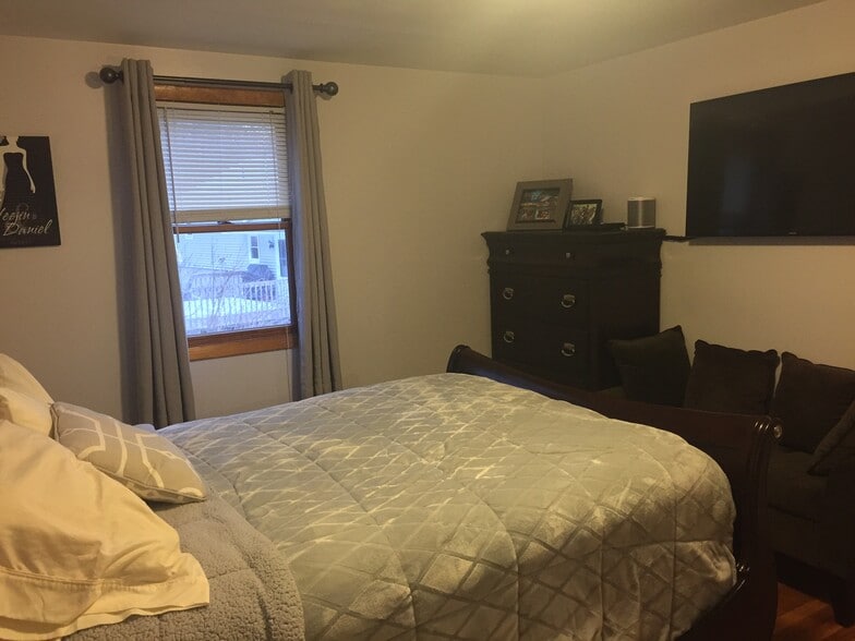 Building Photo - 23 Sandy Brook Rd