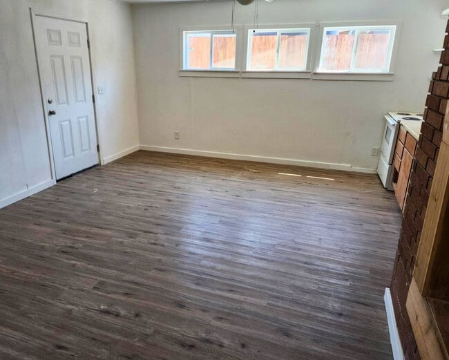 Building Photo - 7001 Rogue River Hwy