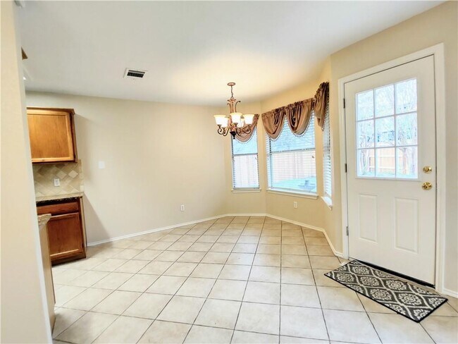 Building Photo - 1009 Horseman Cove