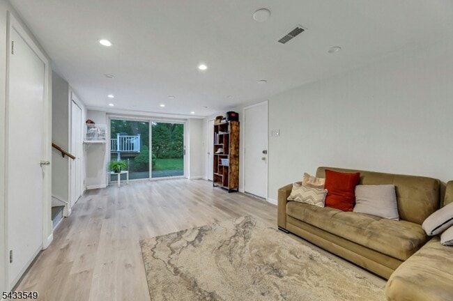 Building Photo - 45 Kershner Pl