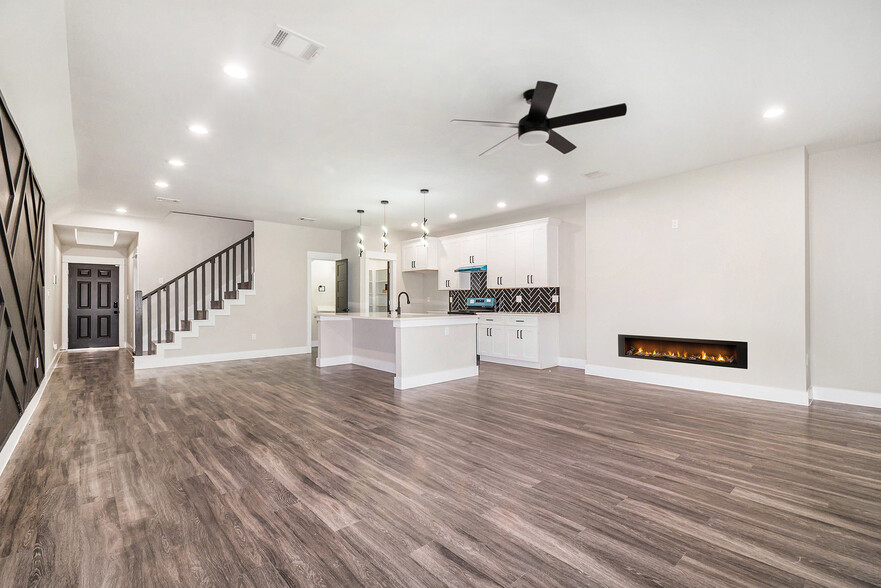 Building Photo - 8119 Venus St