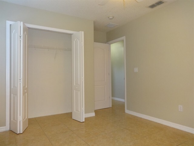 Building Photo - 136 Sura Blvd