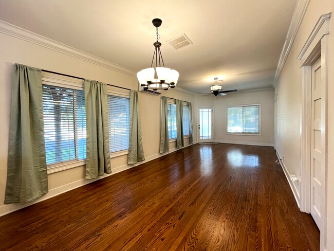 Building Photo - REMODELED 2 BED, 1.5 BATH IN CORONA