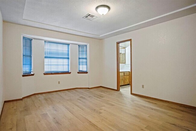 Building Photo - 1125 N Patterson Dr