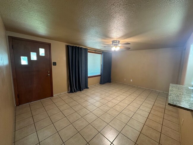 Building Photo - 16881 Beau-Kay Dr
