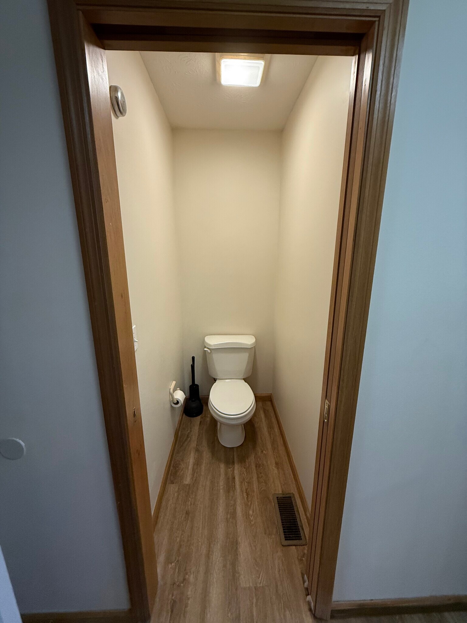 1/2 bath - 5 Micaela Ct