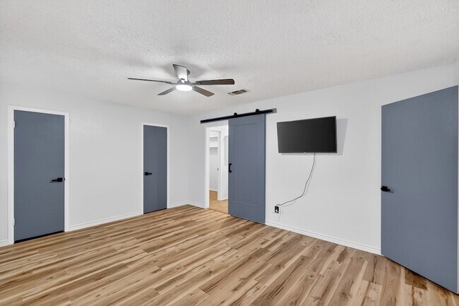 Building Photo - 2821 Metz Dr