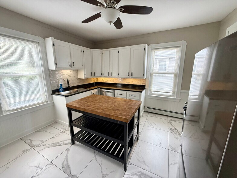 Building Photo - 43 Fruit Hill Ave