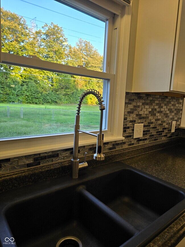 Building Photo - 2115 Dawnshire Dr