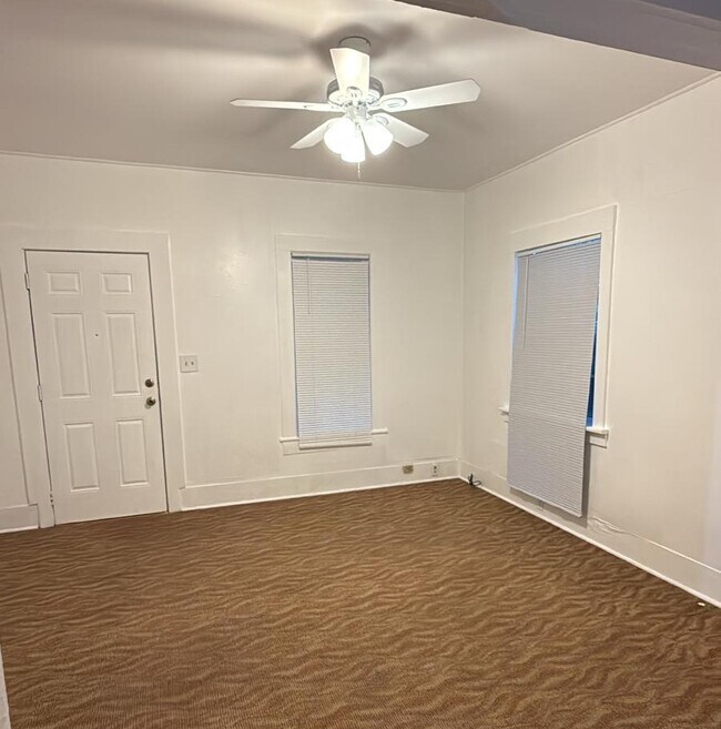 Building Photo - 131 Cottage Ln