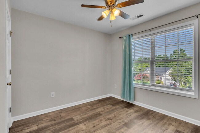 Building Photo - Stunning 4-Bed Home with Modern Kitchen, Bonus Space & Pool Access in Long Creek Plantation