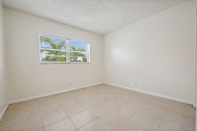 Building Photo - 308 Southwind Ct