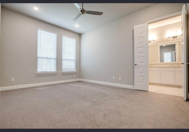 Building Photo - 4184 Curtiss Dr