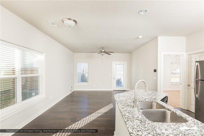 Building Photo - 1654 N Izard Ln